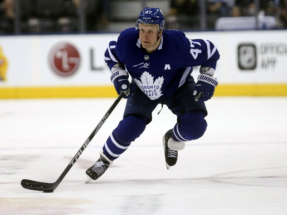 Leafs’ Komarov could return to lineup for Game 7 versus Bruins