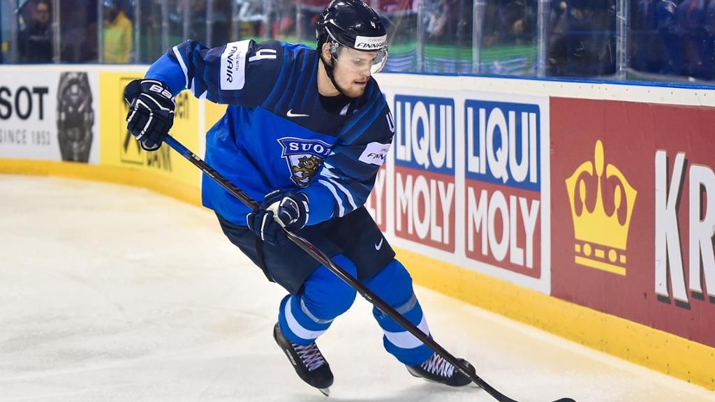 Maple Leafs sign KHL all-star Mikko 